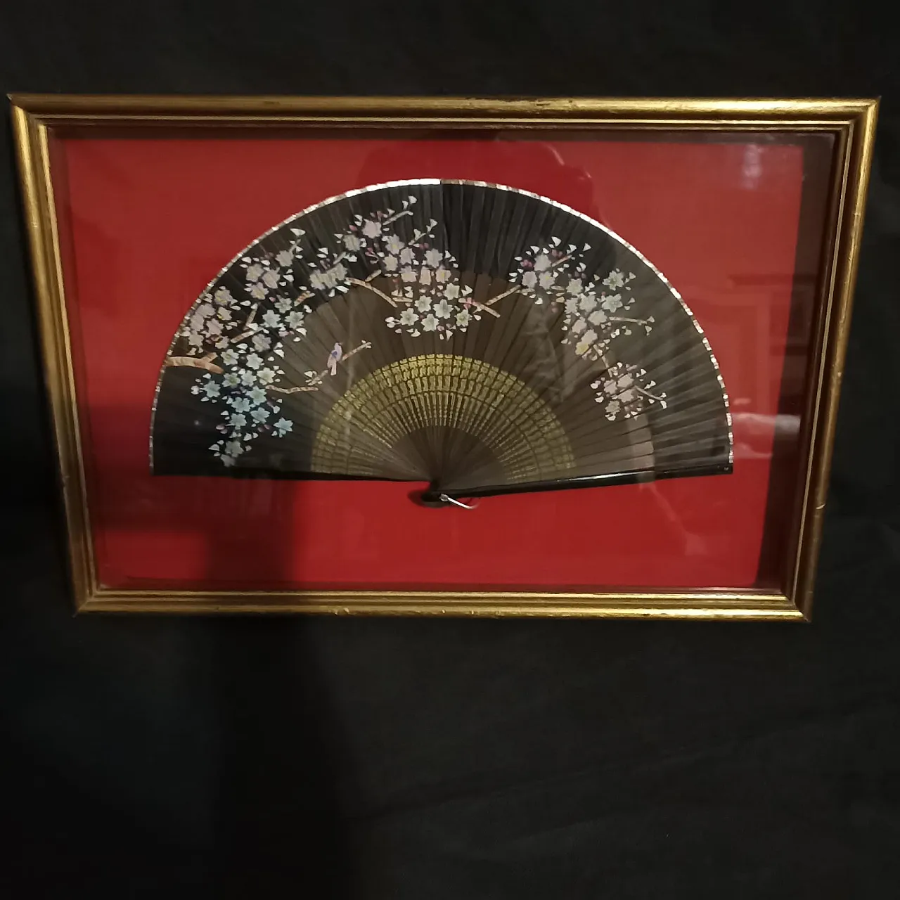 Japanese fan in a gilded wood and glass case, 1930s 5