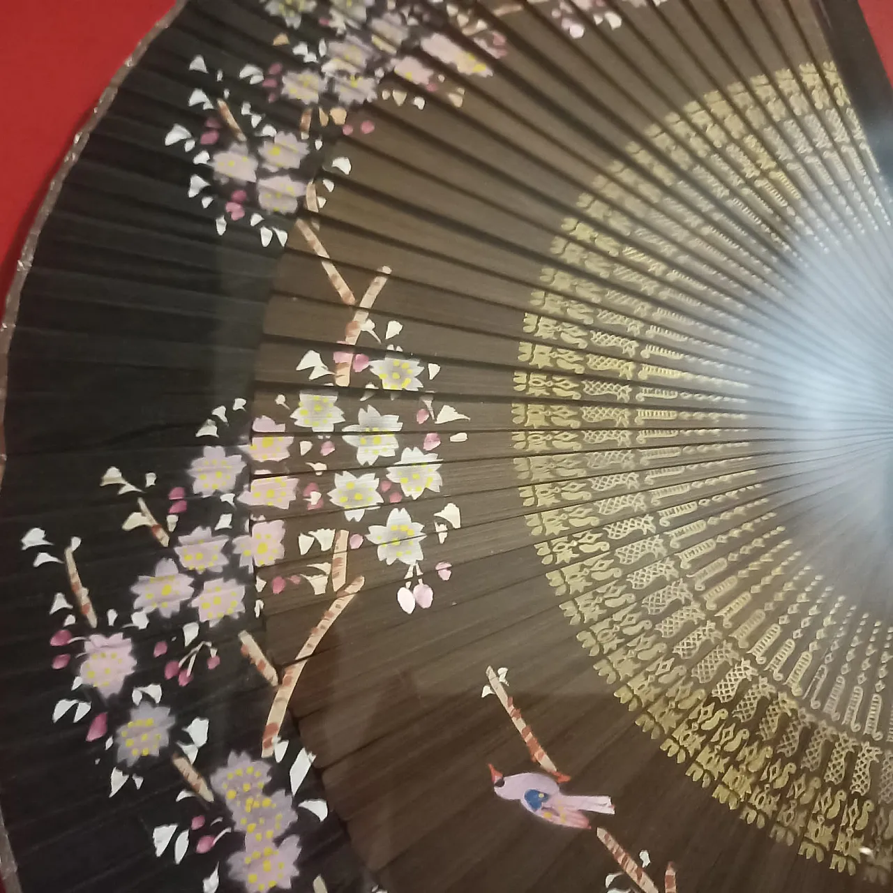 Japanese fan in a gilded wood and glass case, 1930s 15