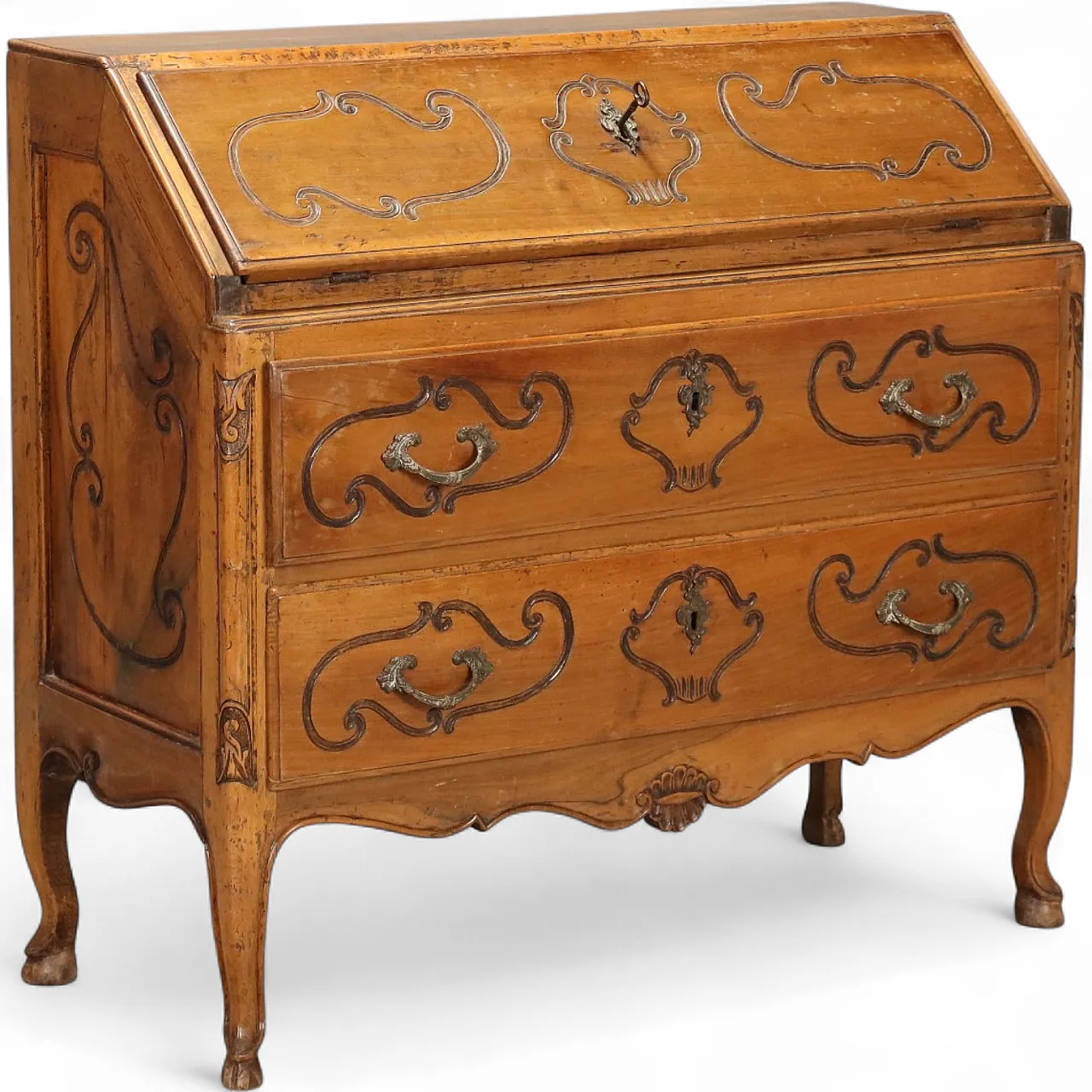 Walnut drop-leaf cabinet, 18th century 11