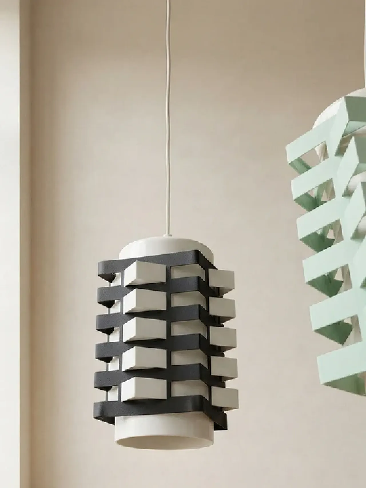Coppia di lampade da tavolo, design scultoreo in metallo, anni '70 5