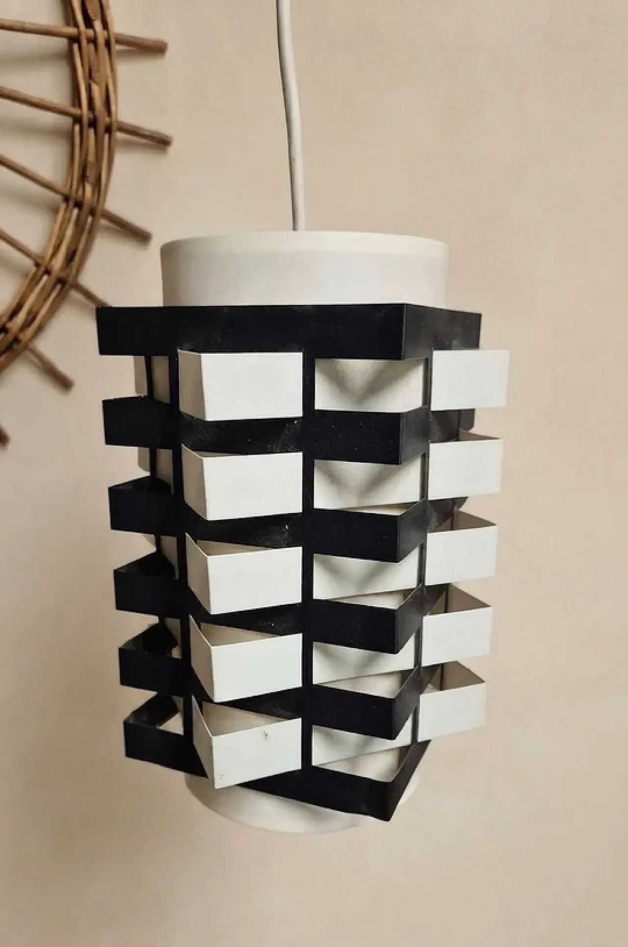 Coppia di lampade da tavolo, design scultoreo in metallo, anni '70 9
