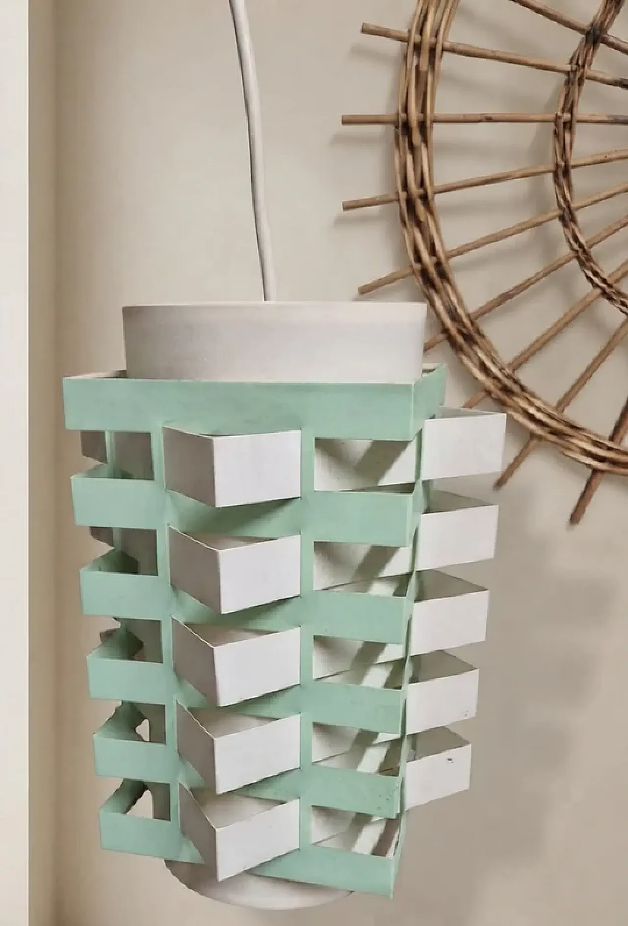 Coppia di lampade da tavolo, design scultoreo in metallo, anni '70 11