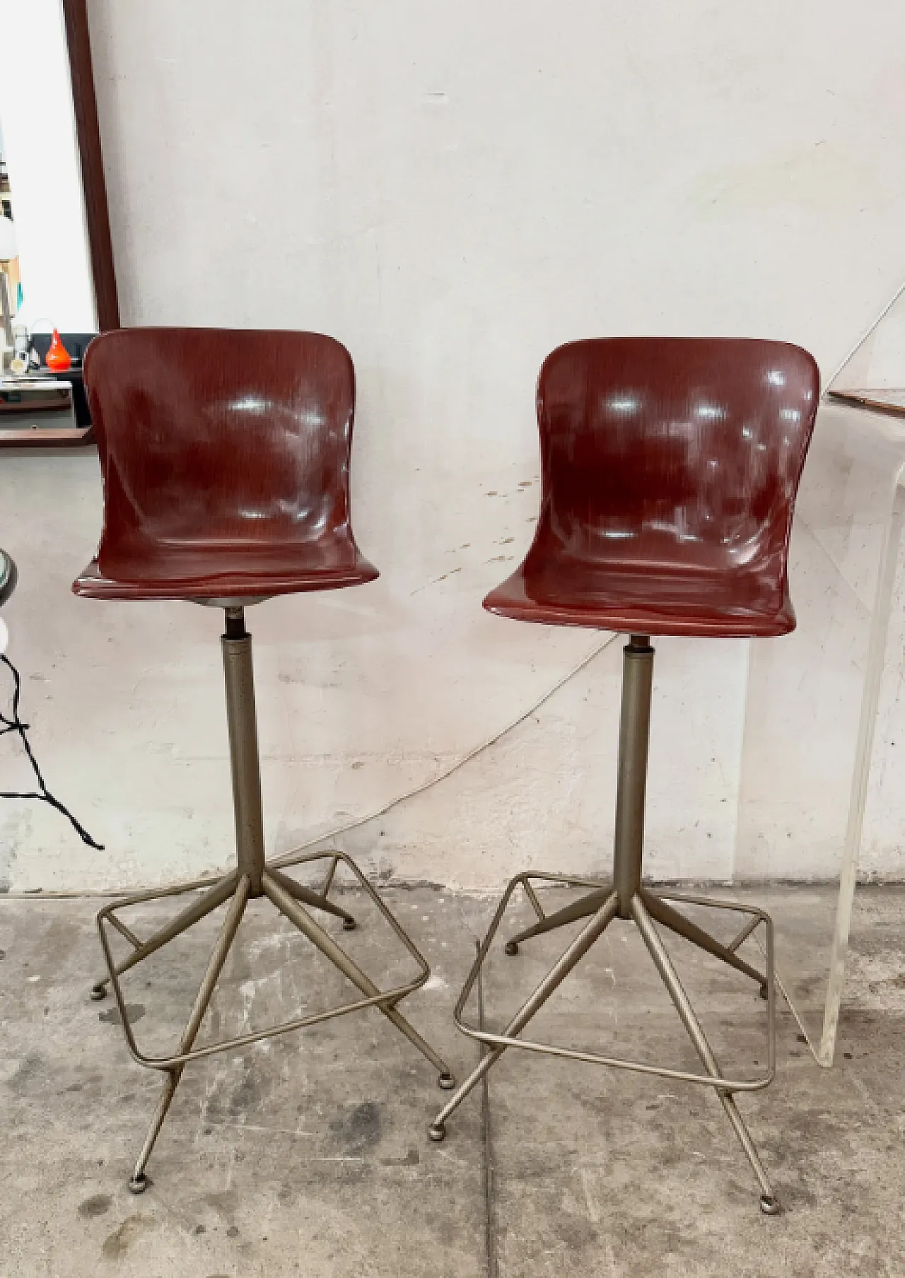 Pair of revolving bar stools by Carlo Ratti in Bakelite, 1970s 2