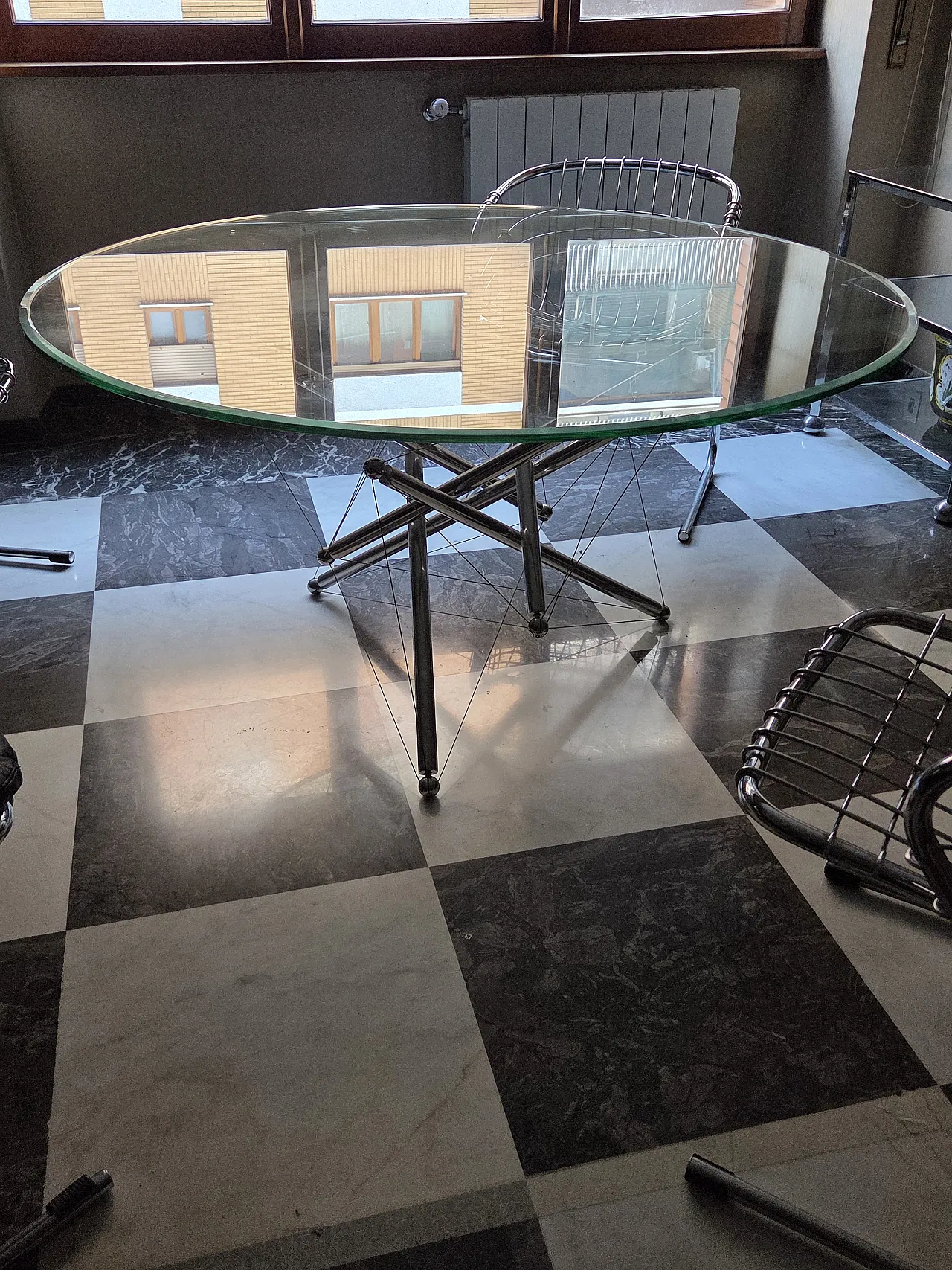 714 round table by T. Waddell and 4 Flynn chairs by G. Rinaldi, 1970s 2