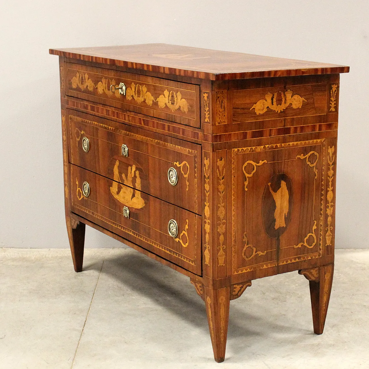 Louis XVI chest of drawers in inlaid walnut, 19th century Italy 4