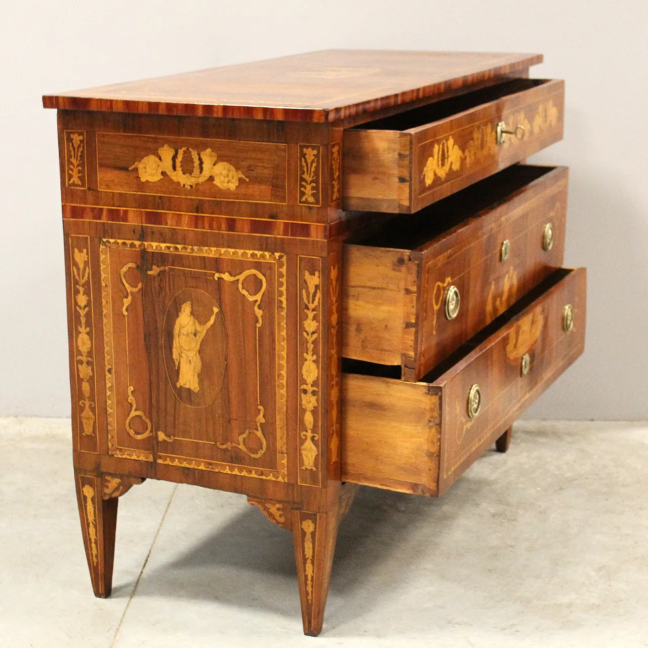 Louis XVI chest of drawers in inlaid walnut, 19th century Italy 5