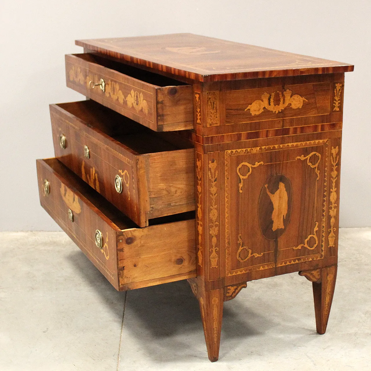 Louis XVI chest of drawers in inlaid walnut, 19th century Italy 6