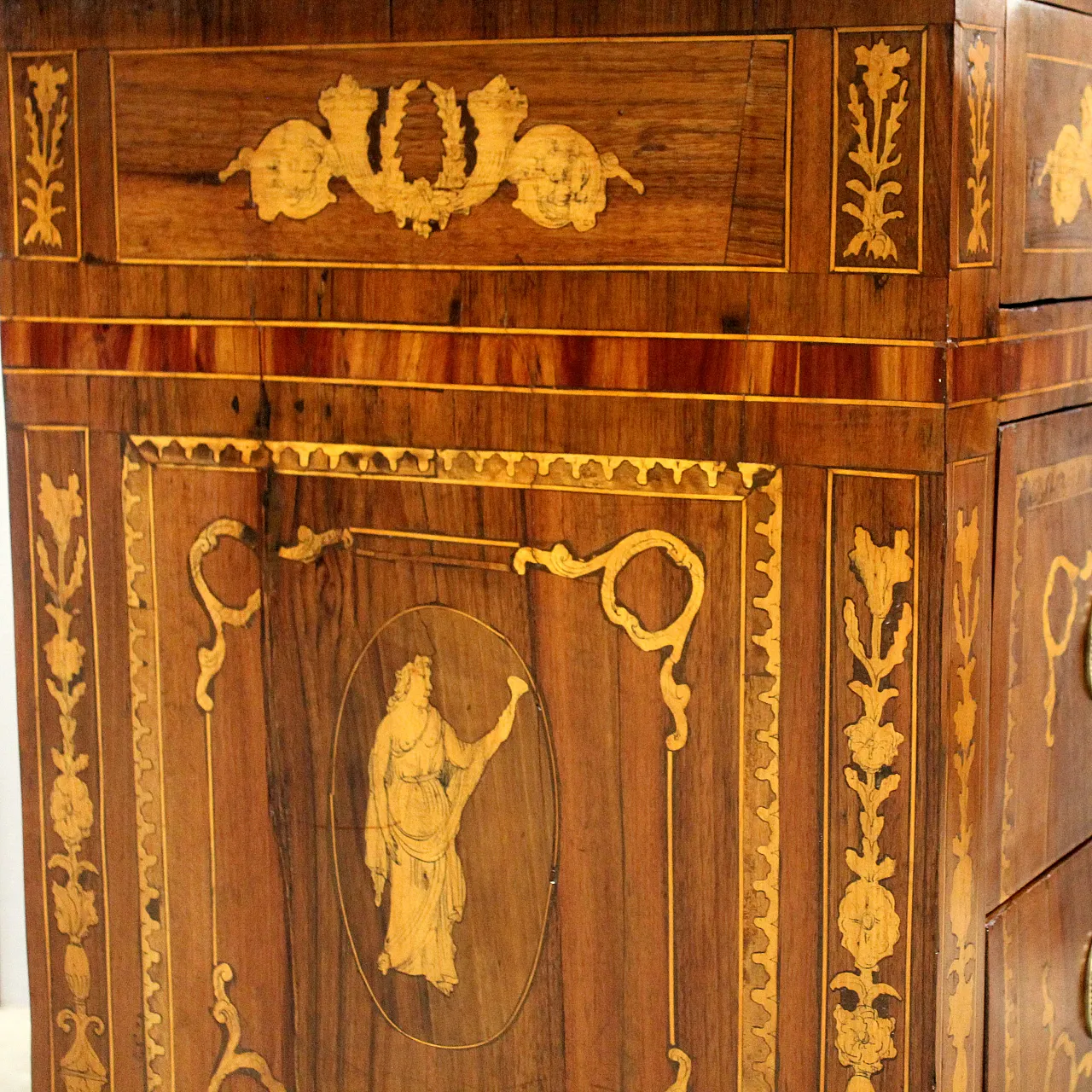 Louis XVI chest of drawers in inlaid walnut, 19th century Italy 7