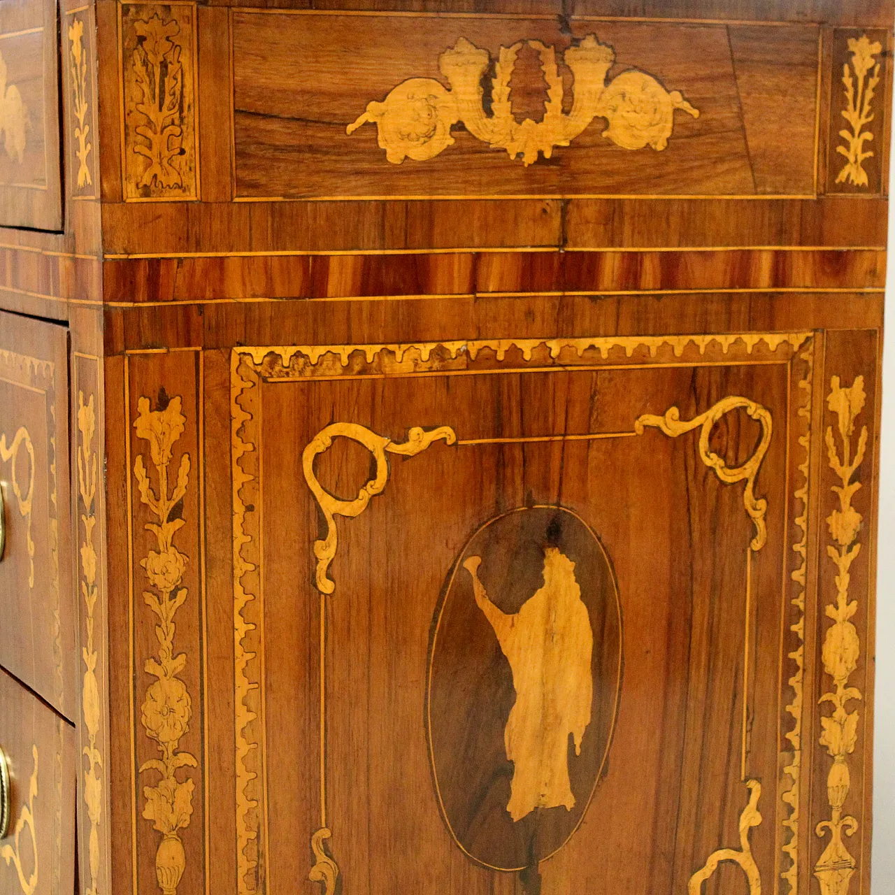 Louis XVI chest of drawers in inlaid walnut, 19th century Italy 8