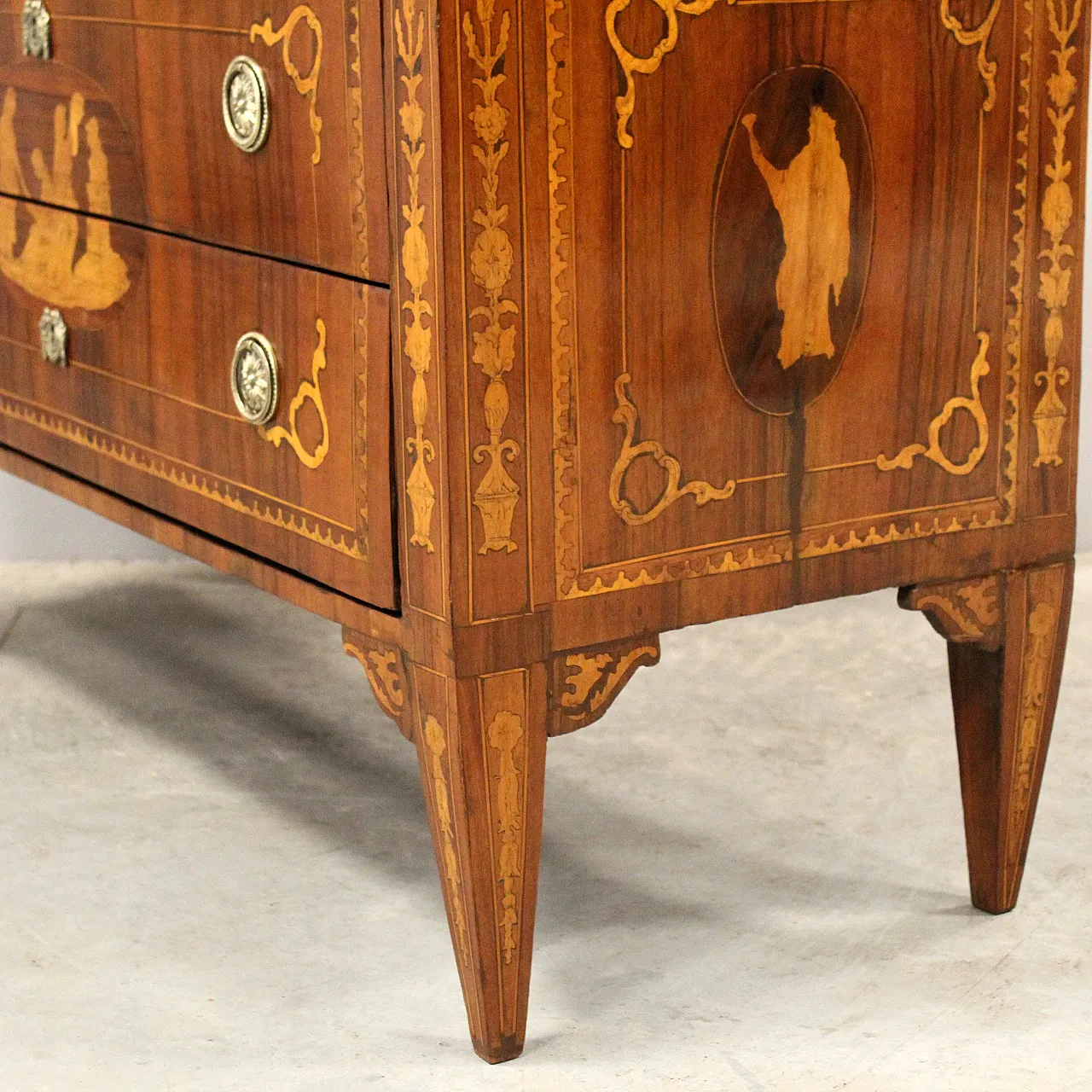 Louis XVI chest of drawers in inlaid walnut, 19th century Italy 10