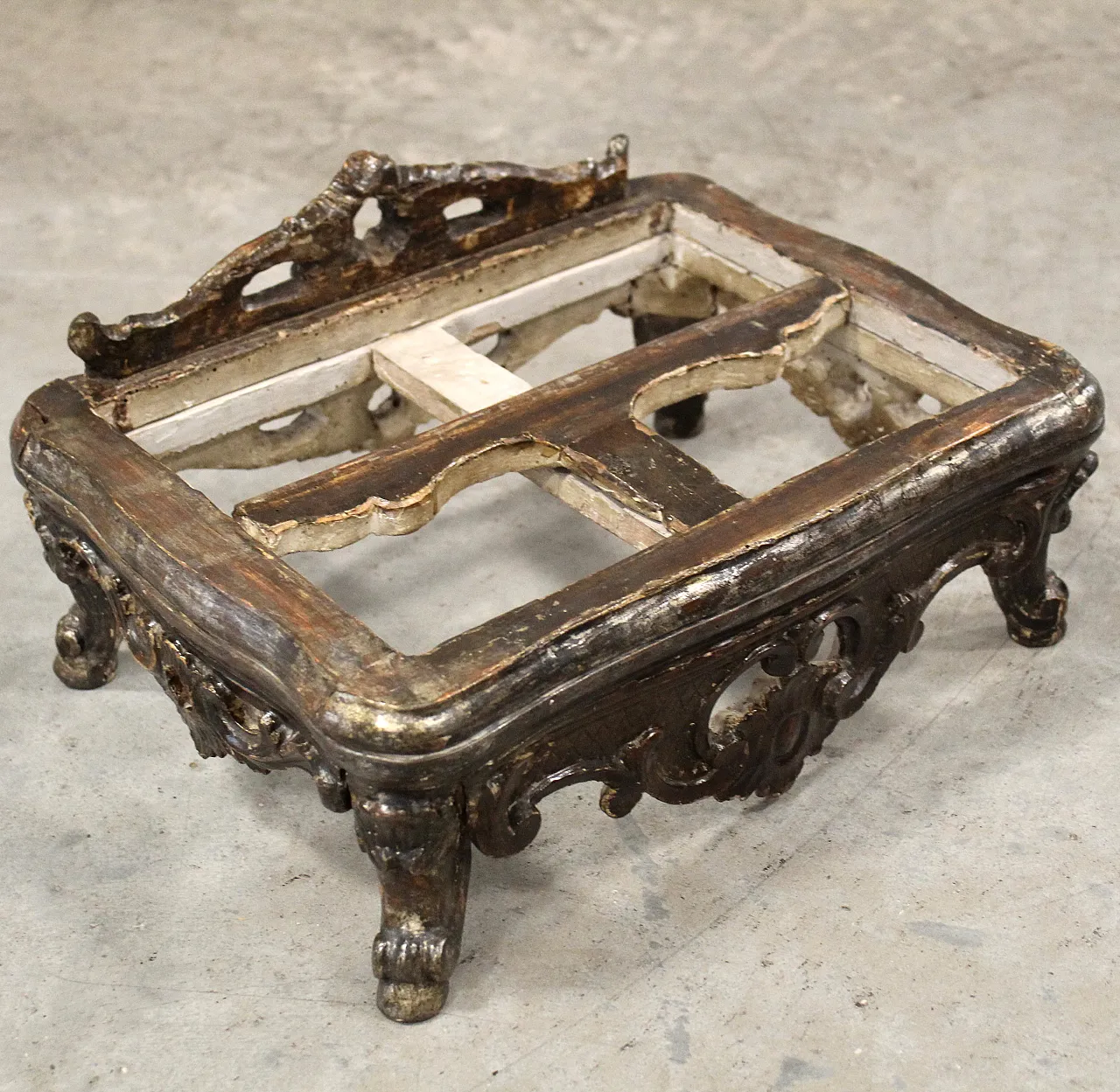 Louis XV table lectern in lacquered wood, 18th century Italy 10