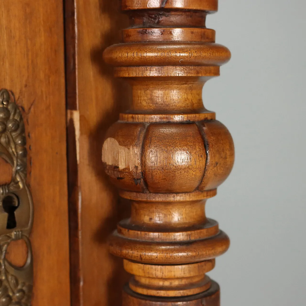 Walnut display cabinet with glass doors, late 19th century 5