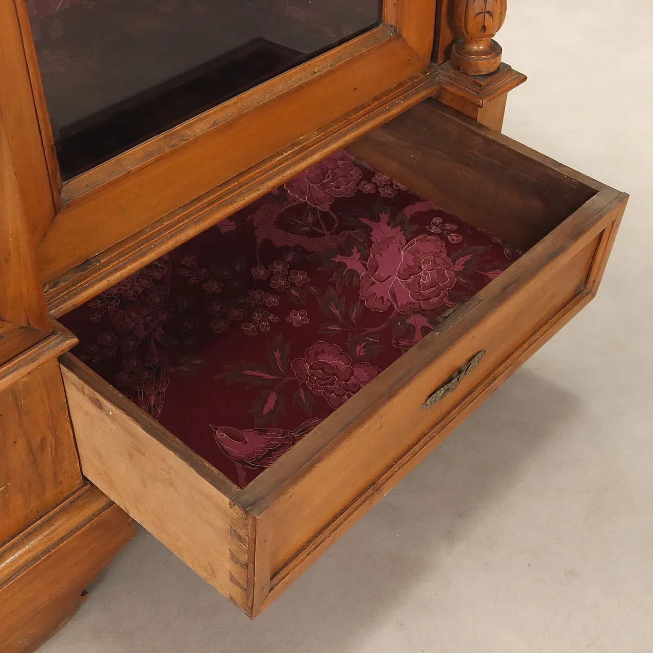 Walnut display cabinet with glass doors, late 19th century 6