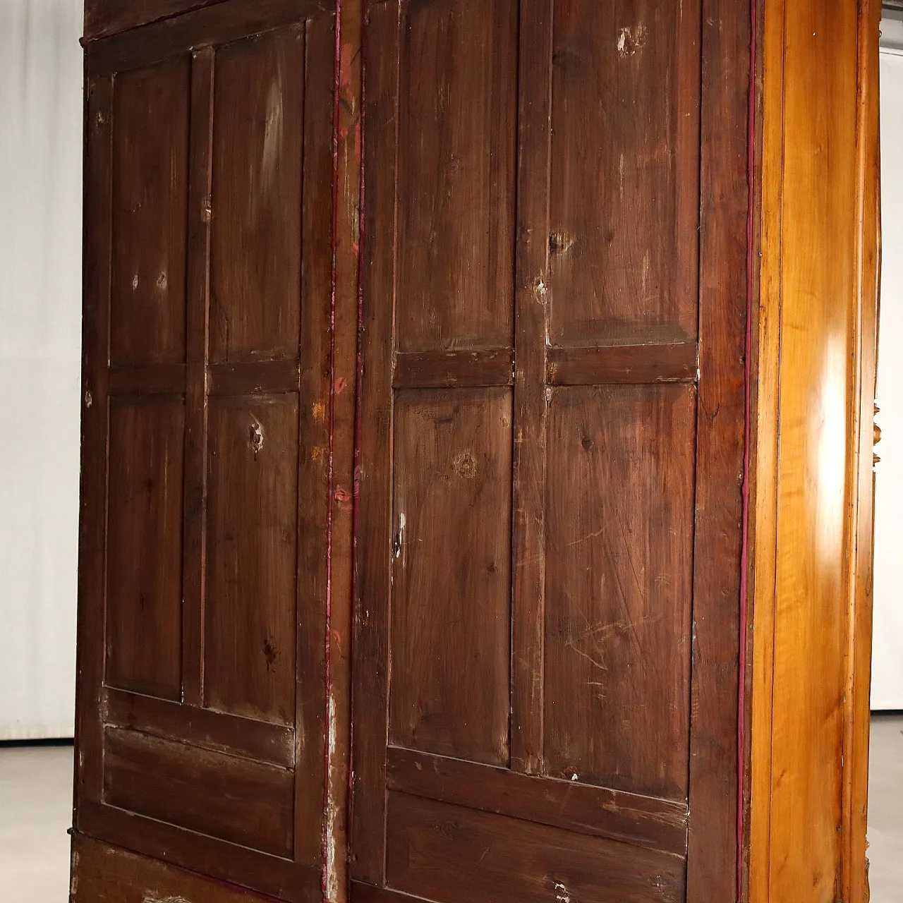 Walnut display cabinet with glass doors, late 19th century 7