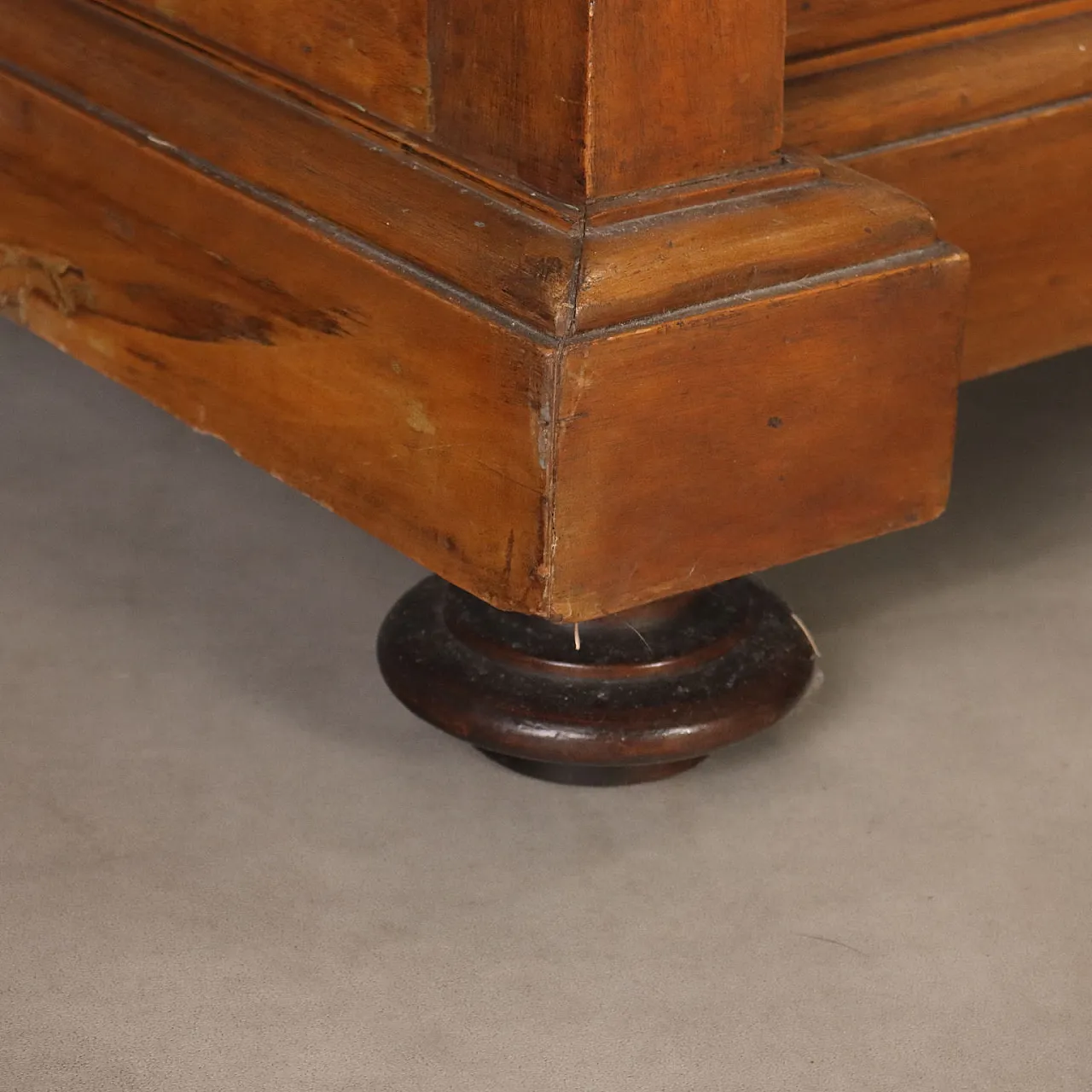 Walnut display cabinet with glass doors, late 19th century 9