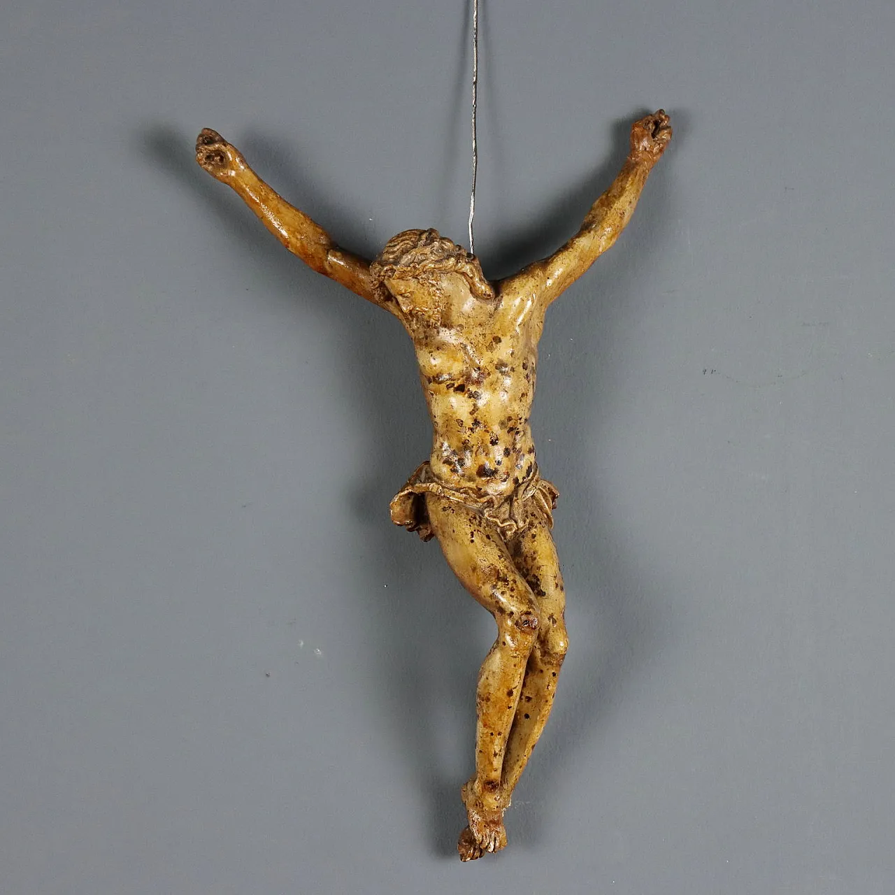 Carved and lacquered wooden crucifix, 18th century 1