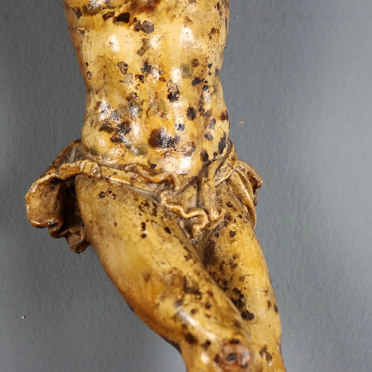 Carved and lacquered wooden crucifix, 18th century 4