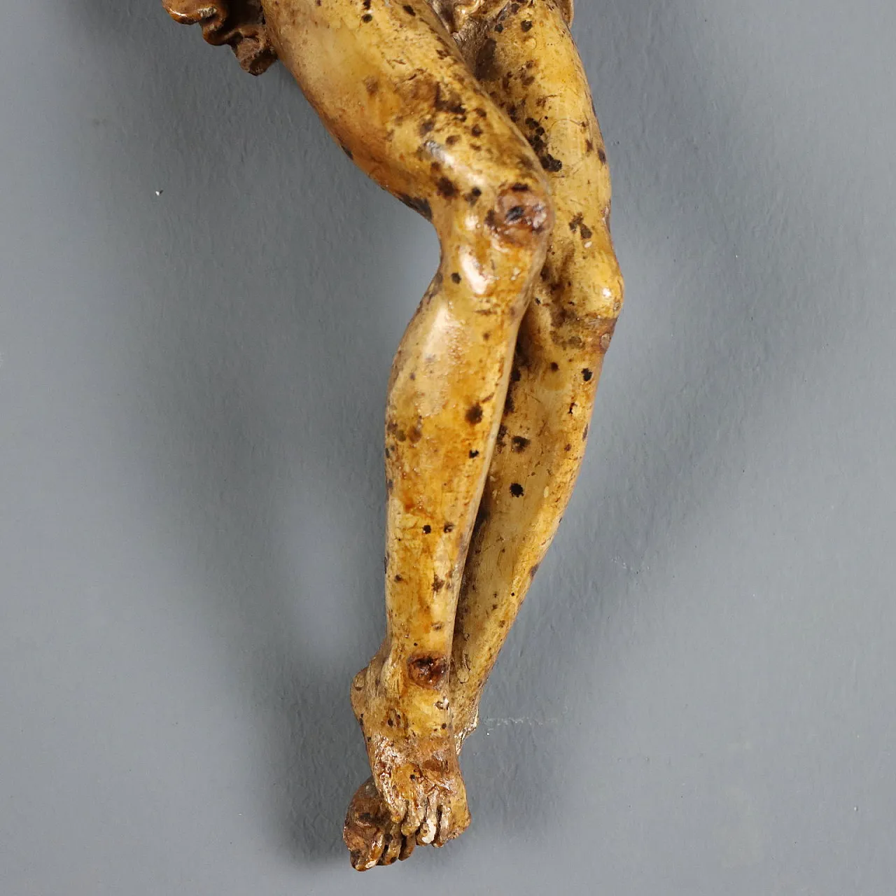 Carved and lacquered wooden crucifix, 18th century 5