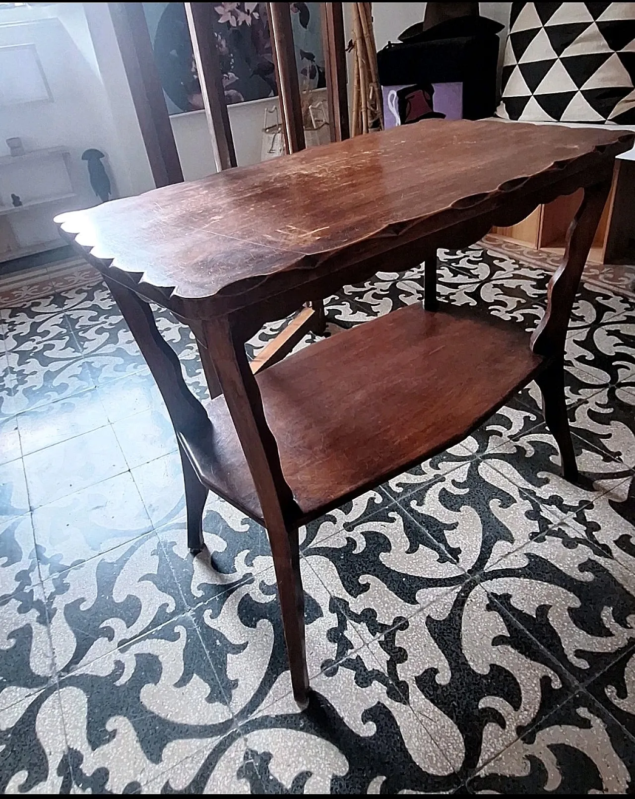 Tavolino in stile Luigi XV a due piani in noce, anni '50 3