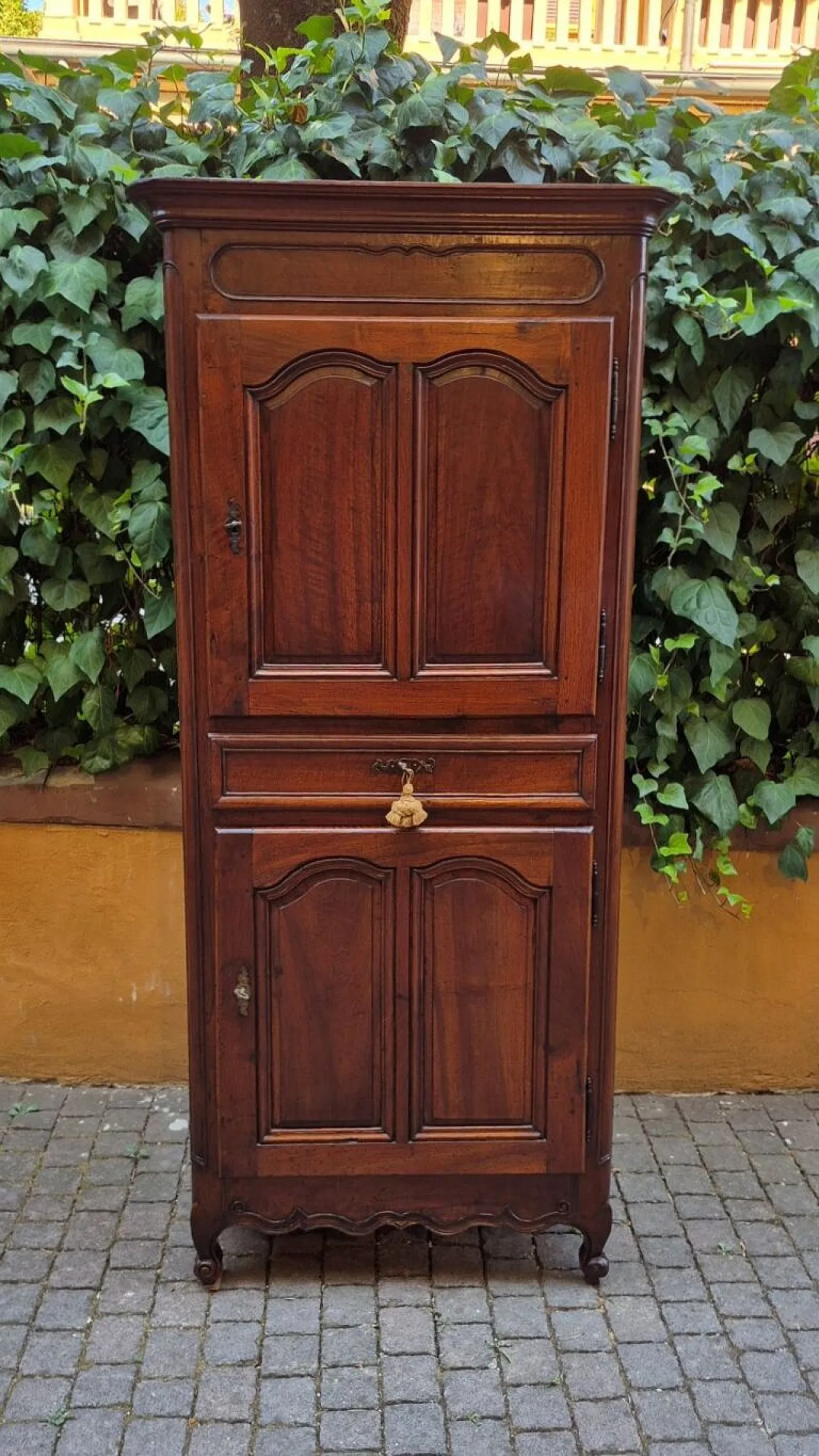Walnut wood narrow sideboard, mid-18th century 1