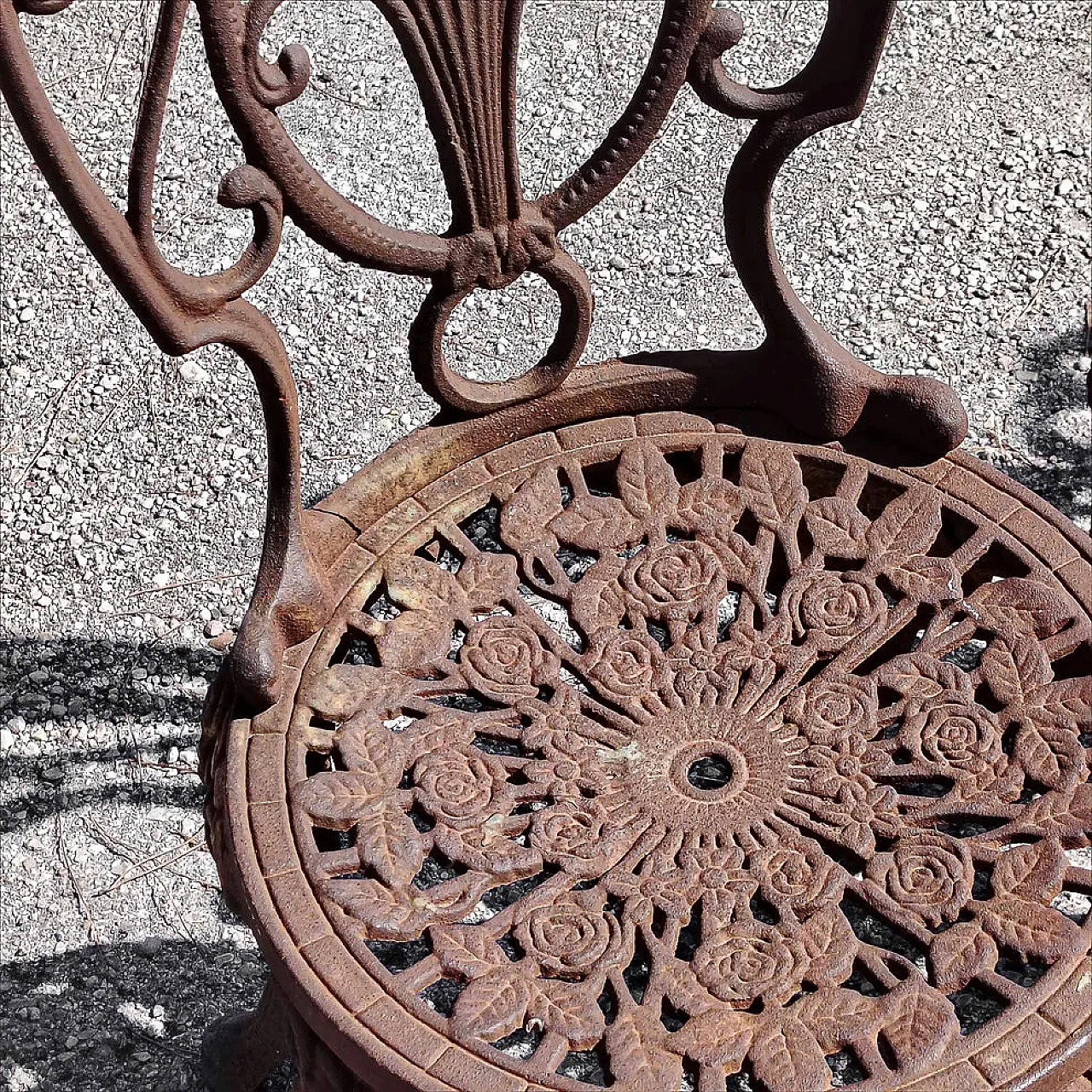 Garden table with cast iron chairs, 20th century 9