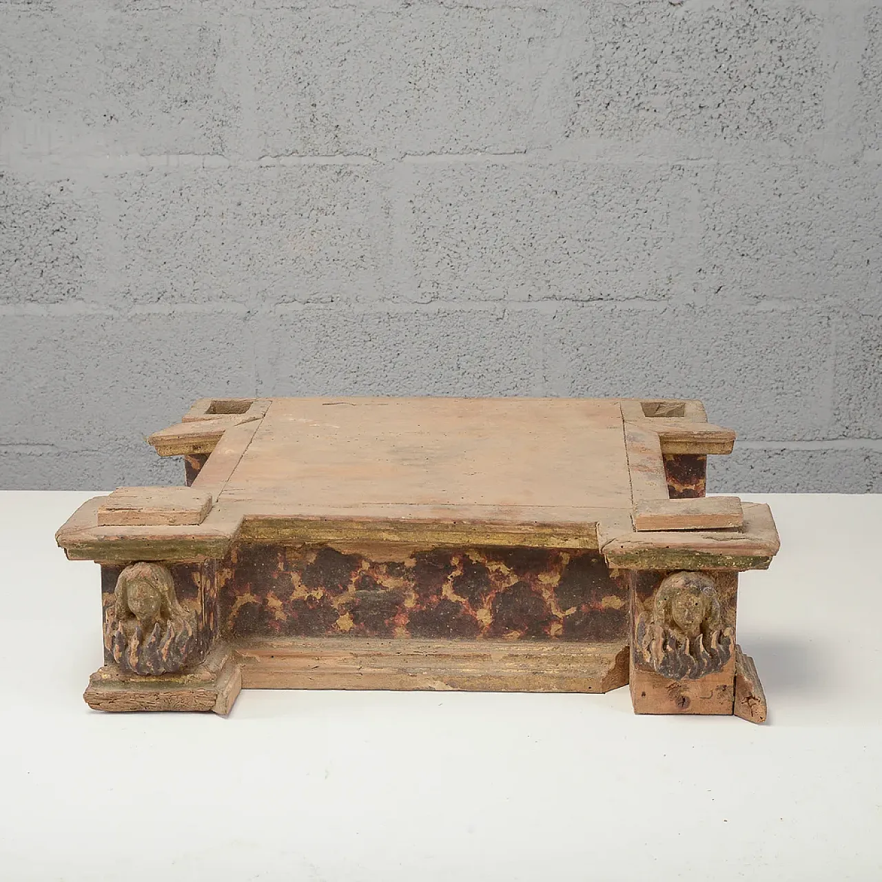 Lacquered wooden base with burning souls from purgatory, 18th century 1