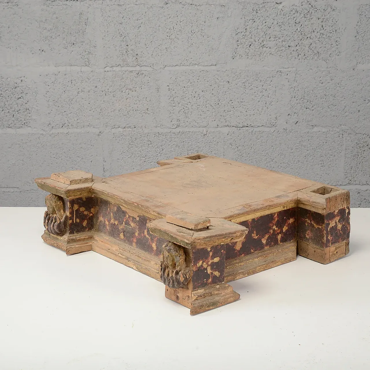 Lacquered wooden base with burning souls from purgatory, 18th century 2