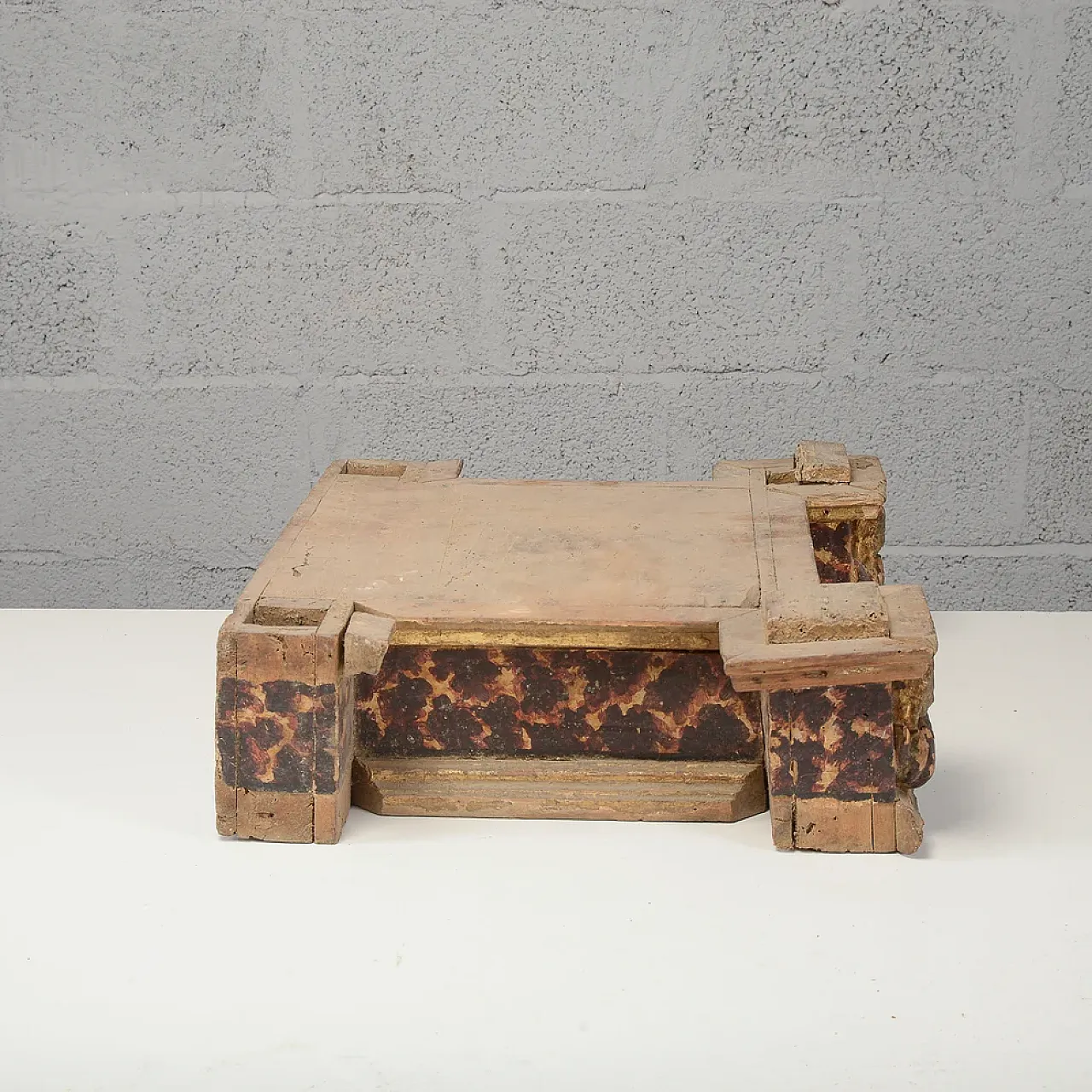 Lacquered wooden base with burning souls from purgatory, 18th century 3