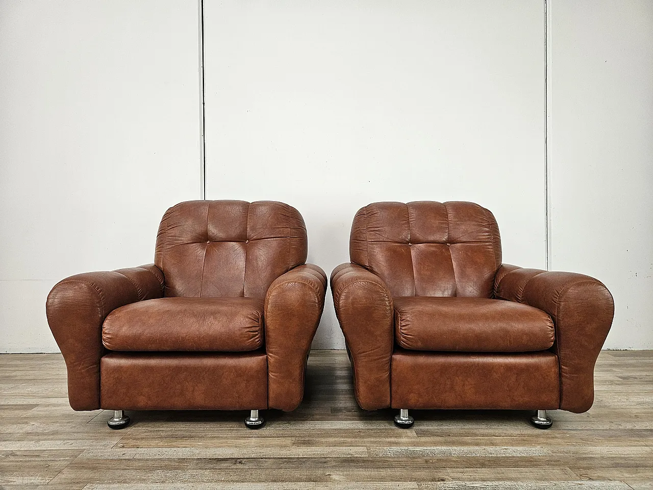 Pair of brown leather armchairs, Italian design, 1970s 5