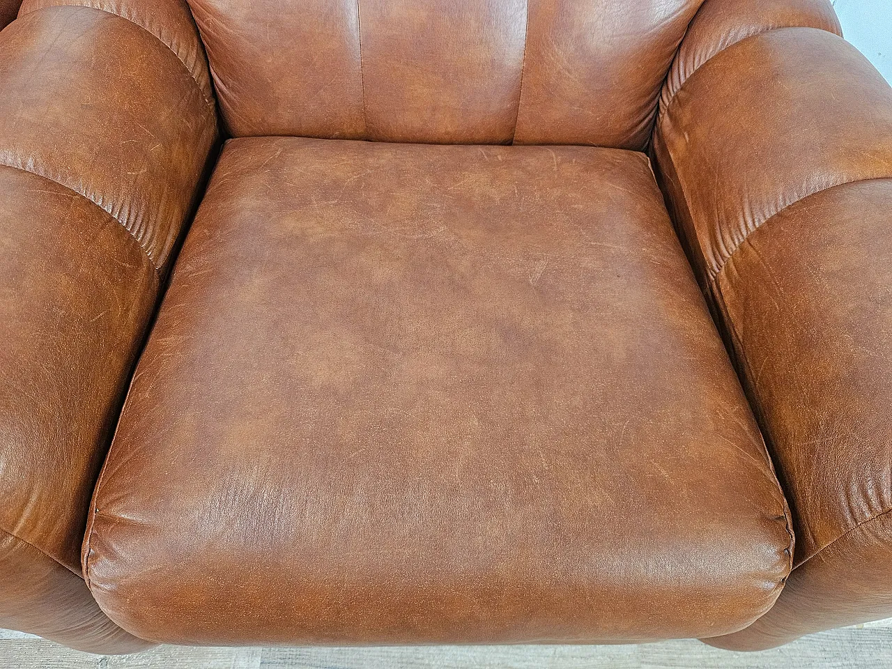 Pair of brown leather armchairs, Italian design, 1970s 12