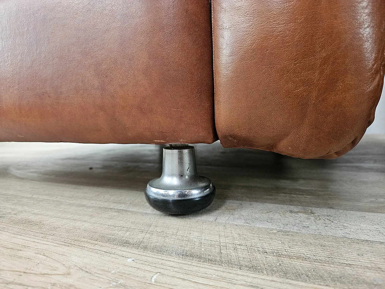 Pair of brown leather armchairs, Italian design, 1970s 14