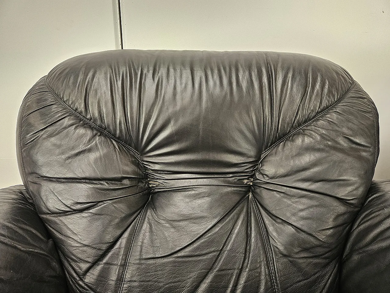 Black leather club chairs 5
