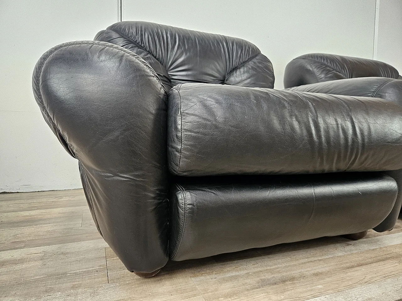 Black leather club chairs 15