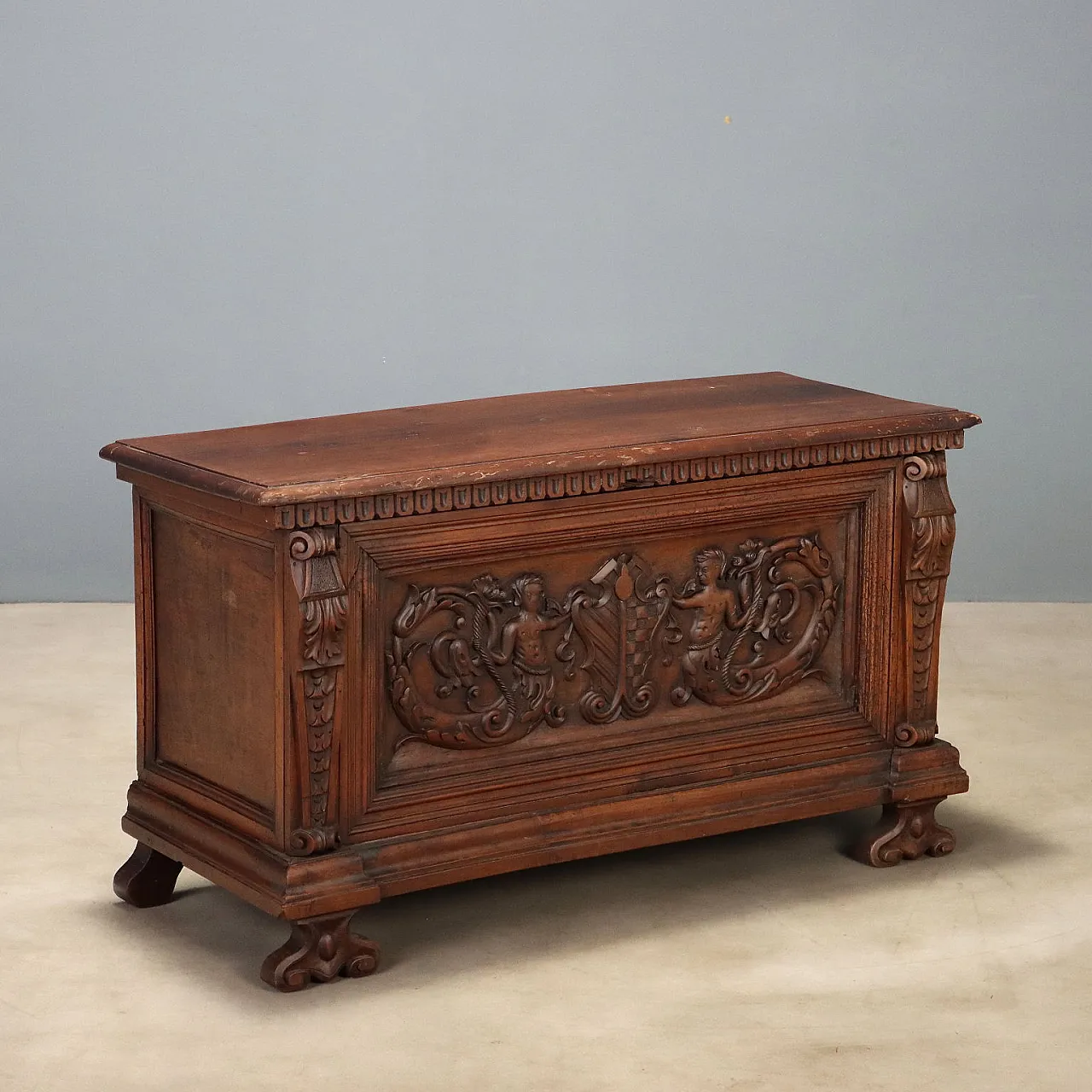 Walnut chest with Baroque carvings, 19th century 1