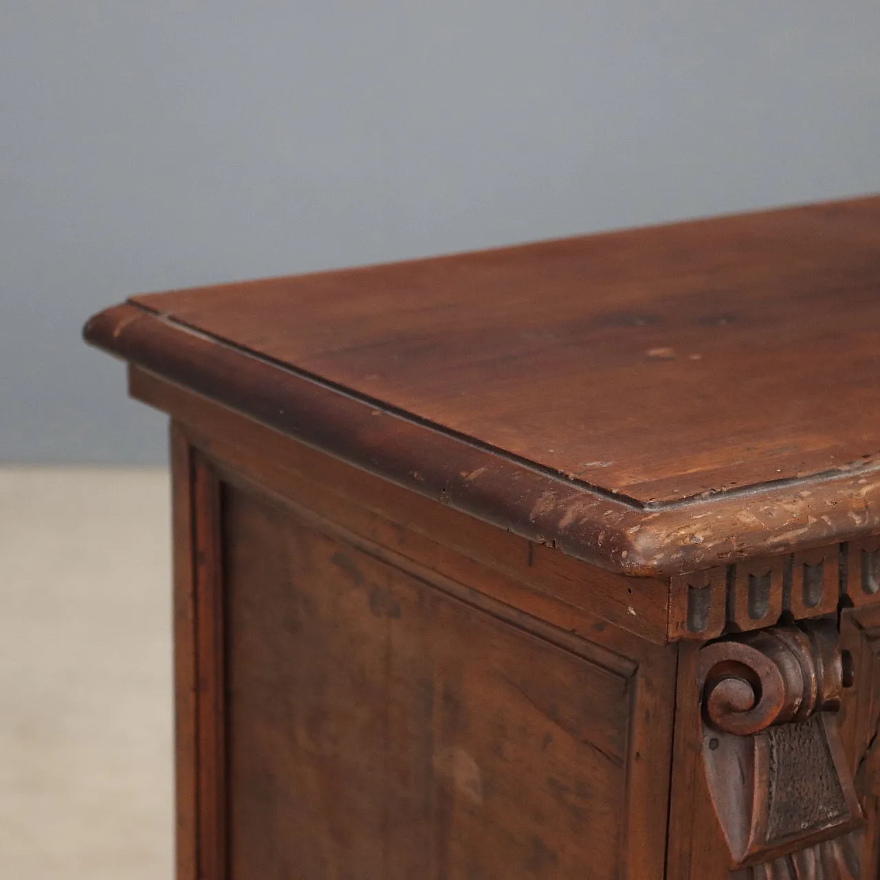 Walnut chest with Baroque carvings, 19th century 5