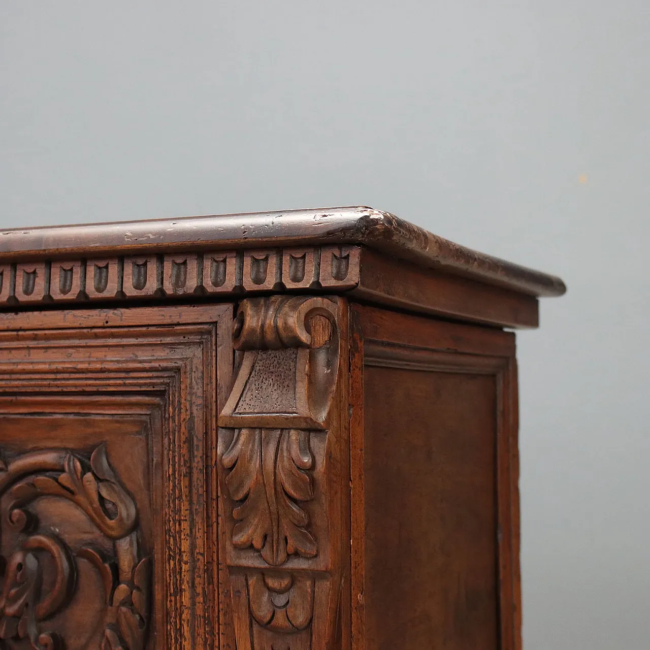 Walnut chest with Baroque carvings, 19th century 7