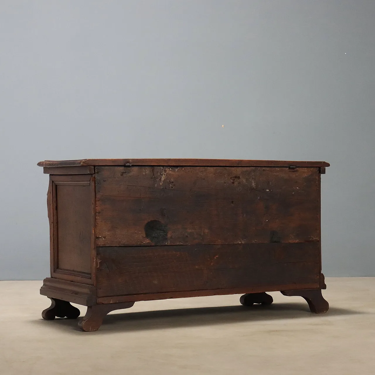 Walnut chest with Baroque carvings, 19th century 10