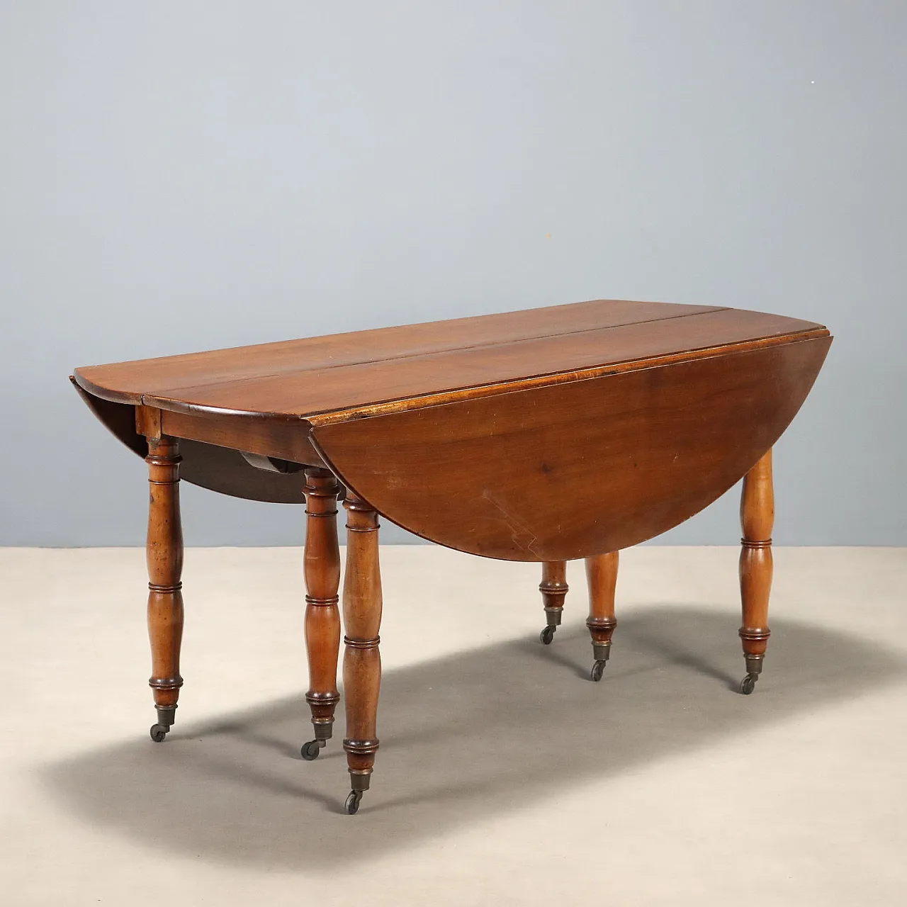 Extendable table with walnut slats, 19th century 1