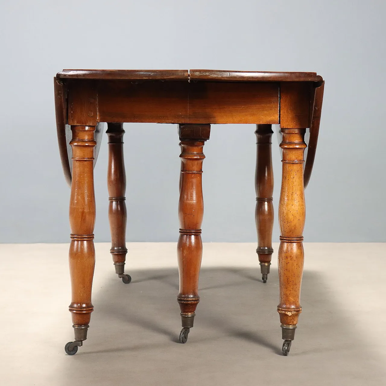 Extendable table with walnut slats, 19th century 3