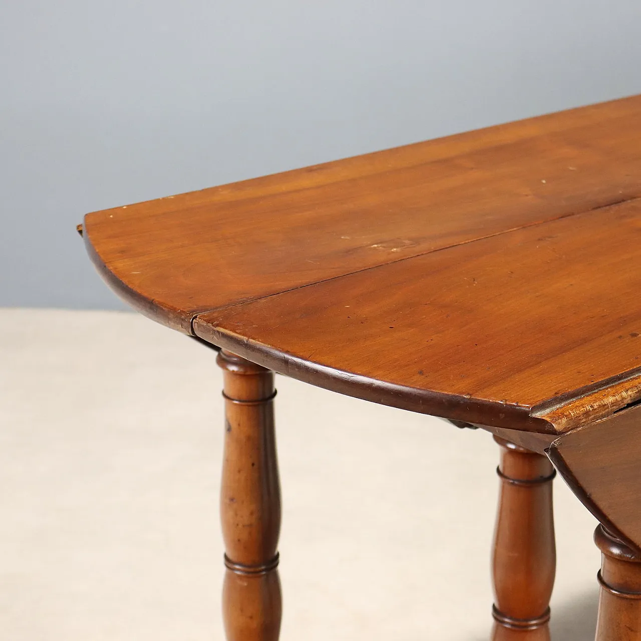 Extendable table with walnut slats, 19th century 4