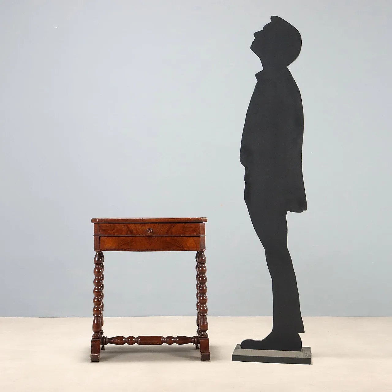 Louis Philippe walnut work table, 19th century 2