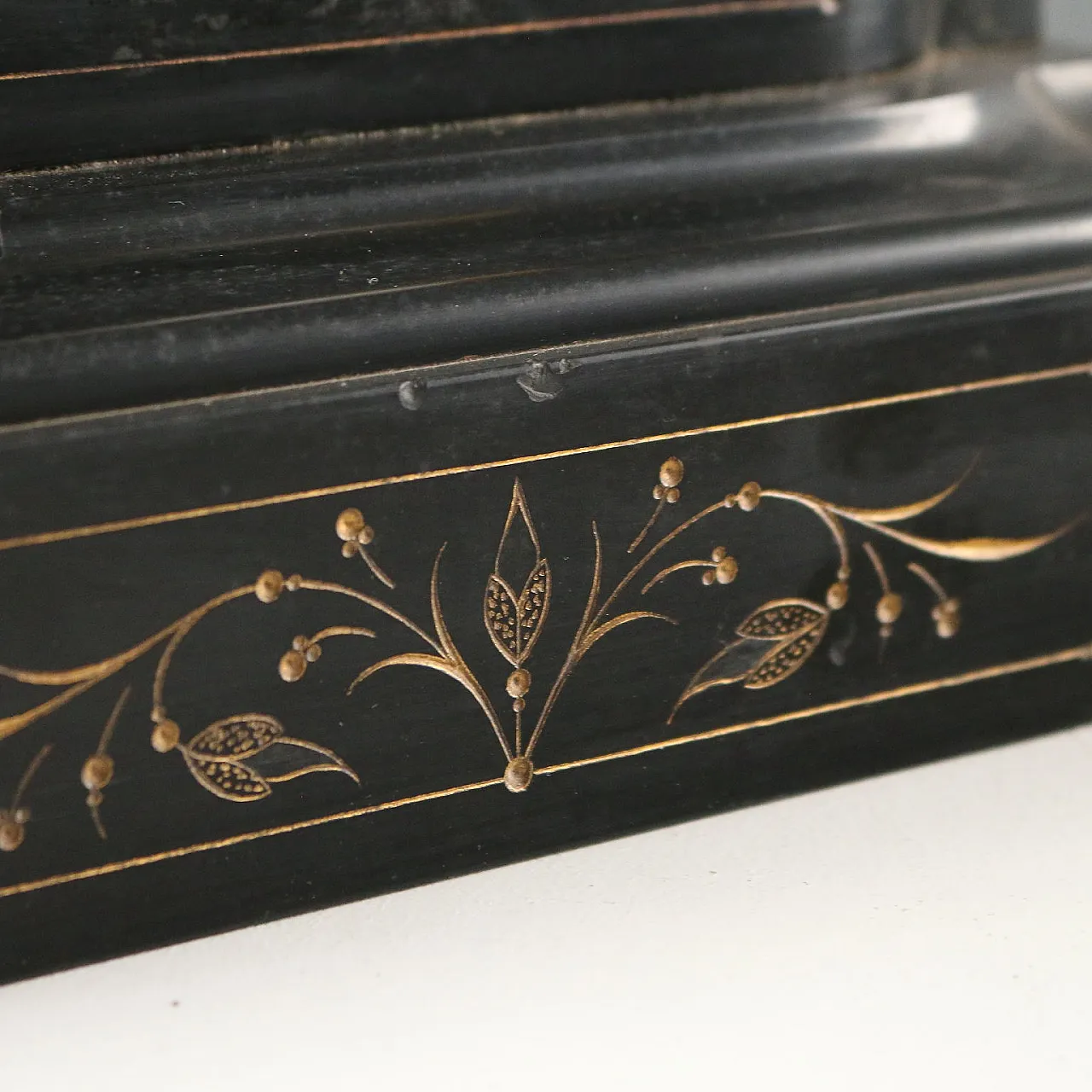 Black marble table clock, 20th century 8
