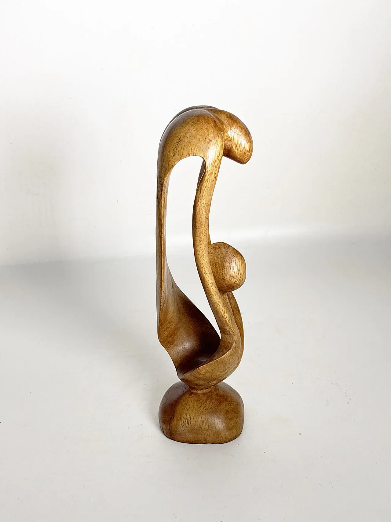 Scultura in legno raffigurante una donna e un bambino, anni '60 2