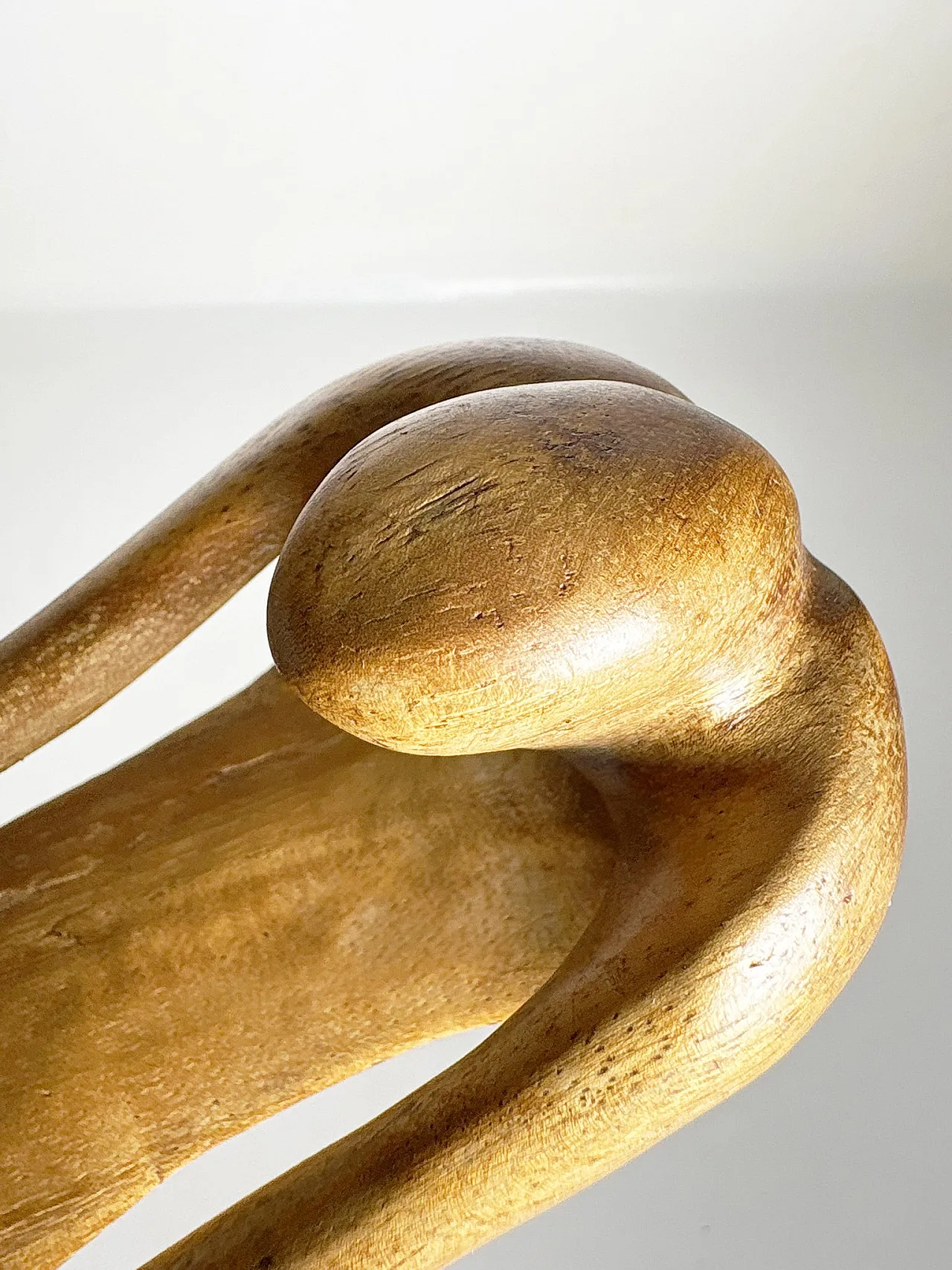 Scultura in legno raffigurante una donna e un bambino, anni '60 13