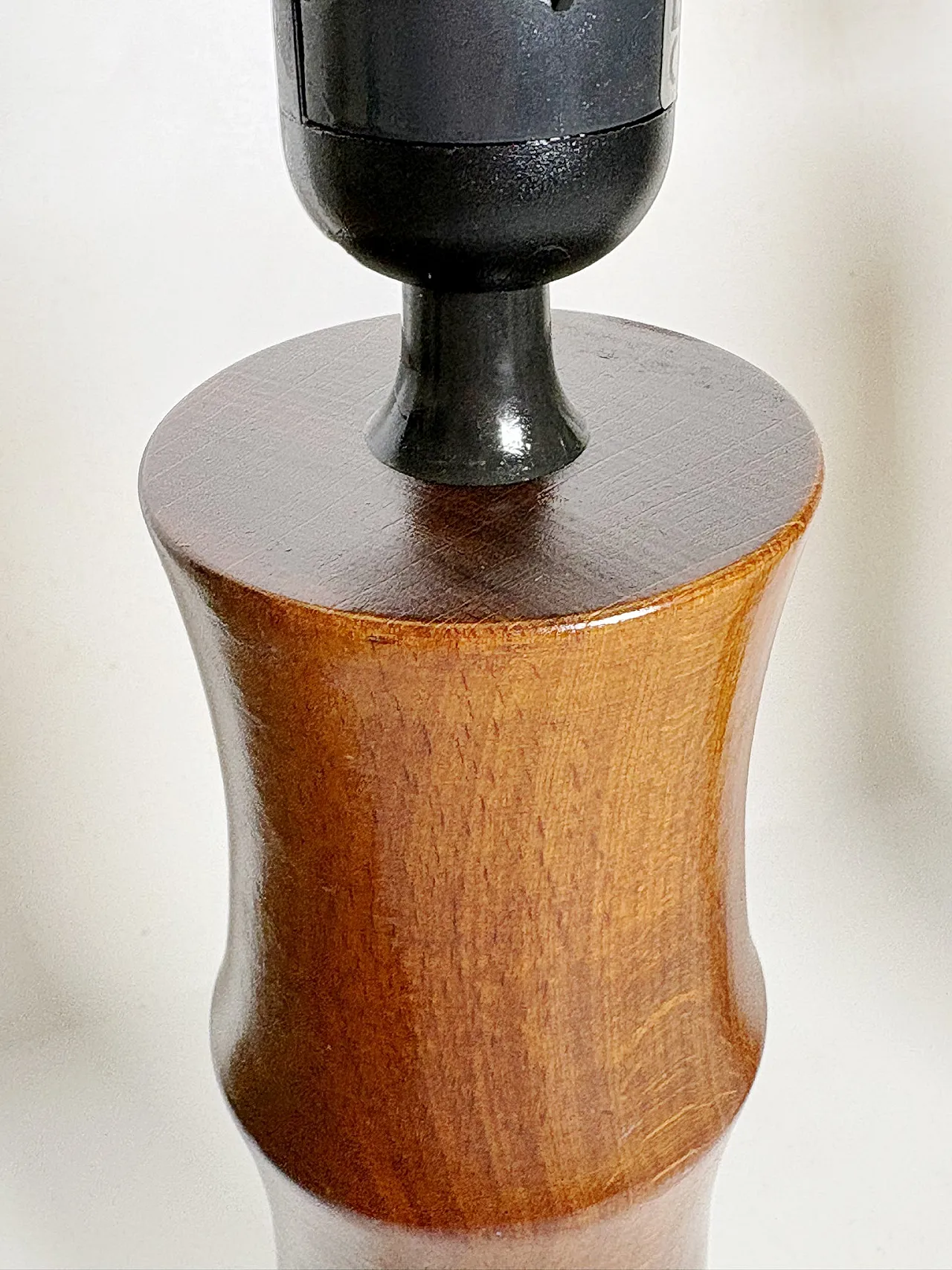 Coppia di lampade da tavolo cilindriche in legno, anni '90 11
