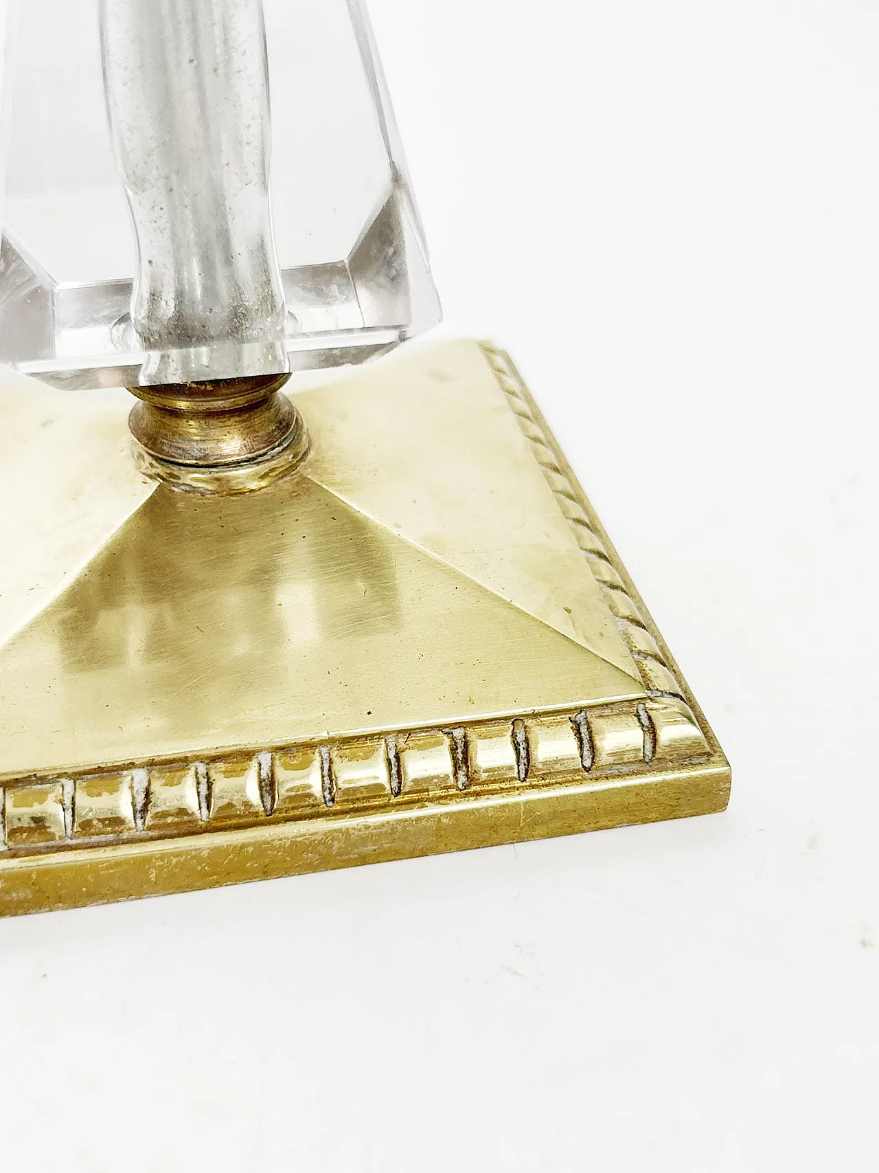 Lampada da tavolo in ottone e plexiglass, anni ’40 5