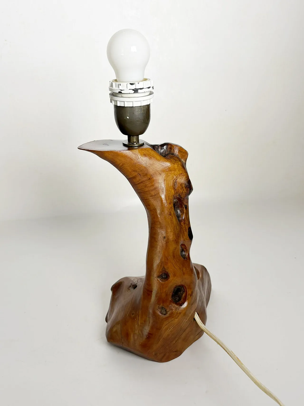 Brutalist-style olive wood table lamp, 1960s 4