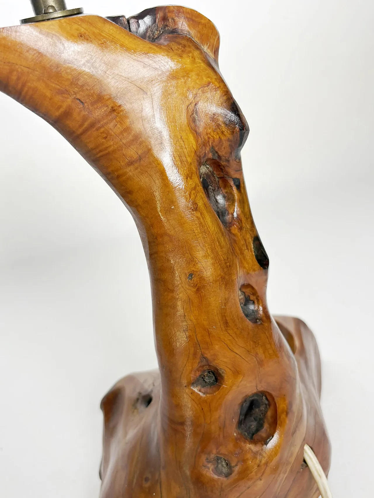 Brutalist-style olive wood table lamp, 1960s 5