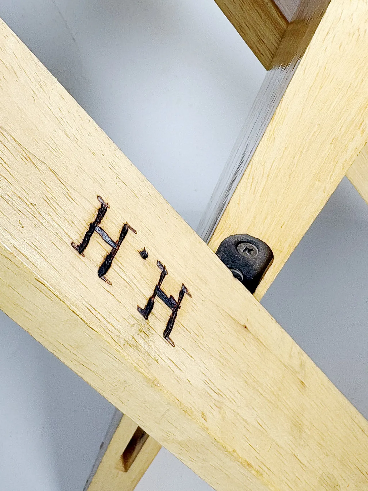Sgabello in legno di Roger Tallon, anni '70 12