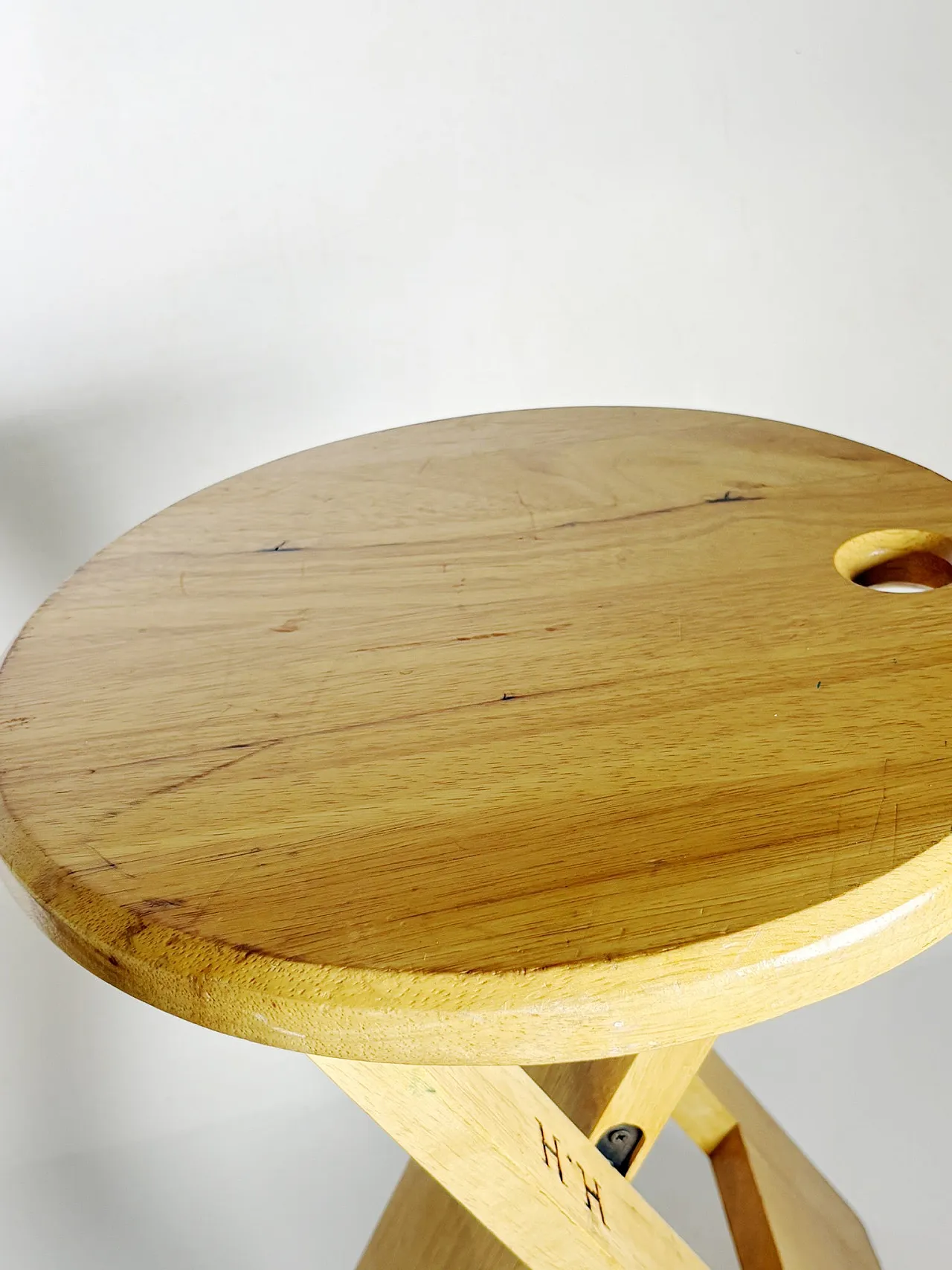 Sgabello in legno di Roger Tallon, anni '70 13